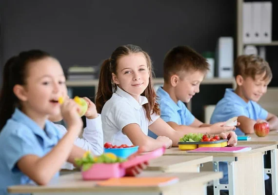 depositphotos_443785544-stock-photo-pupils-having-healthy-lunch-classroom